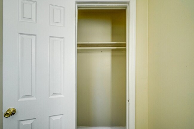 Building Photo - 2104 Phaup St