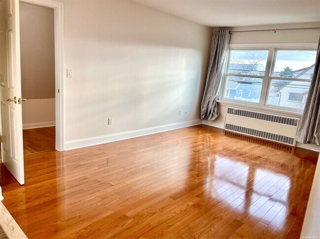 Building Photo - 150-39 21st Ave