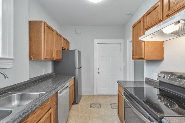 Building Photo - GORGEOUS COLONIAL HOME FOR RENT IN NEWPORT NEWS!!!