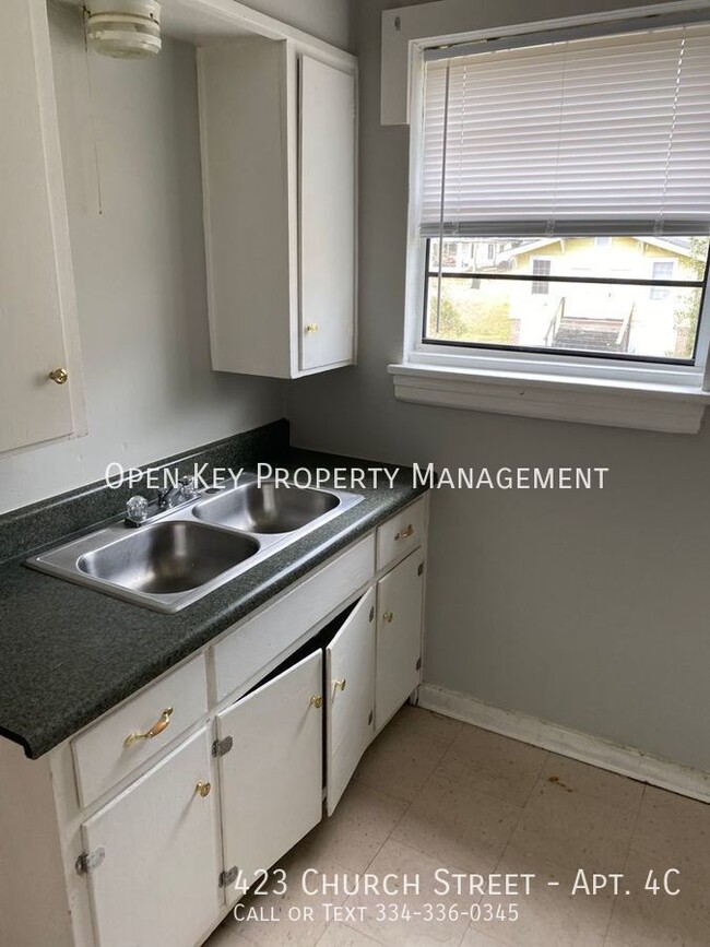 Building Photo - Beautiful Apartment For Rent Near Downtown...