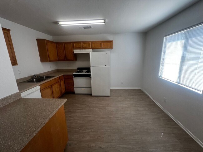 Building Photo - 6320 Mesquite Ave