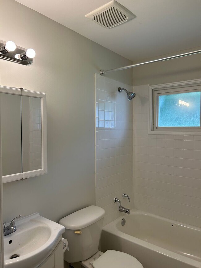 Building Photo - Spacious 4BR + Bonus Room – Available May 10! Regency Area!