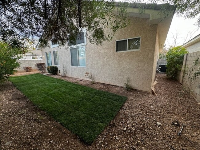 Building Photo - Charming  3-bedroom, 2-bathroom
