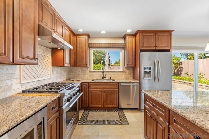 Building Photo - 5954 Stadium St