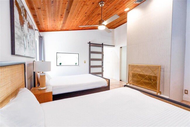 Building Photo - 222 N Tradewinds Ave