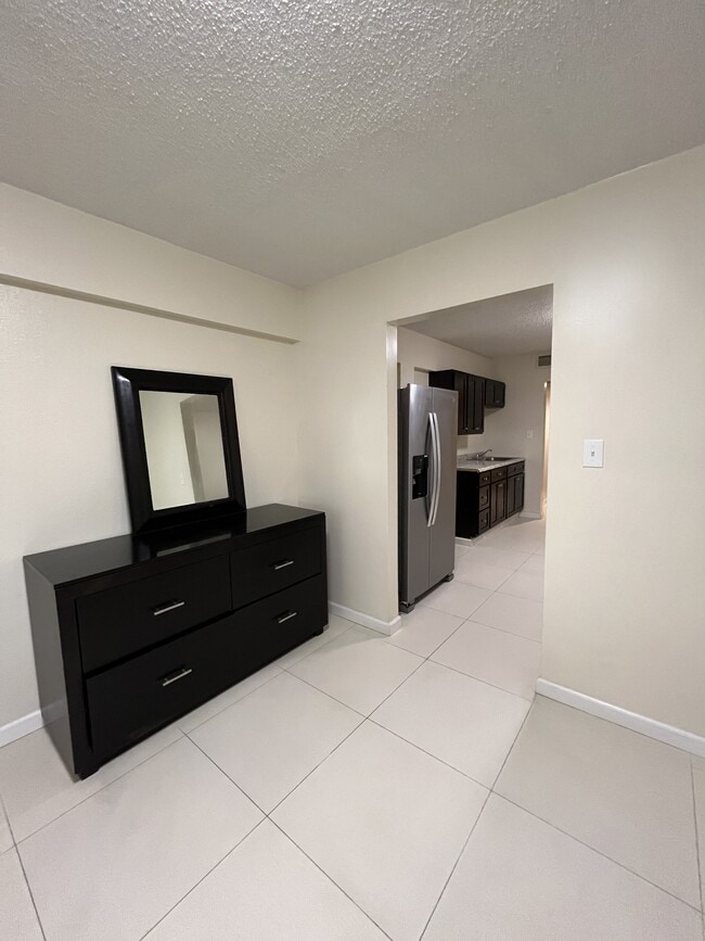 Building Photo - 2705-2715 Cherry Rd