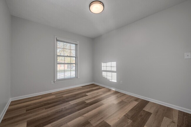 Building Photo - 221 Quebec Way