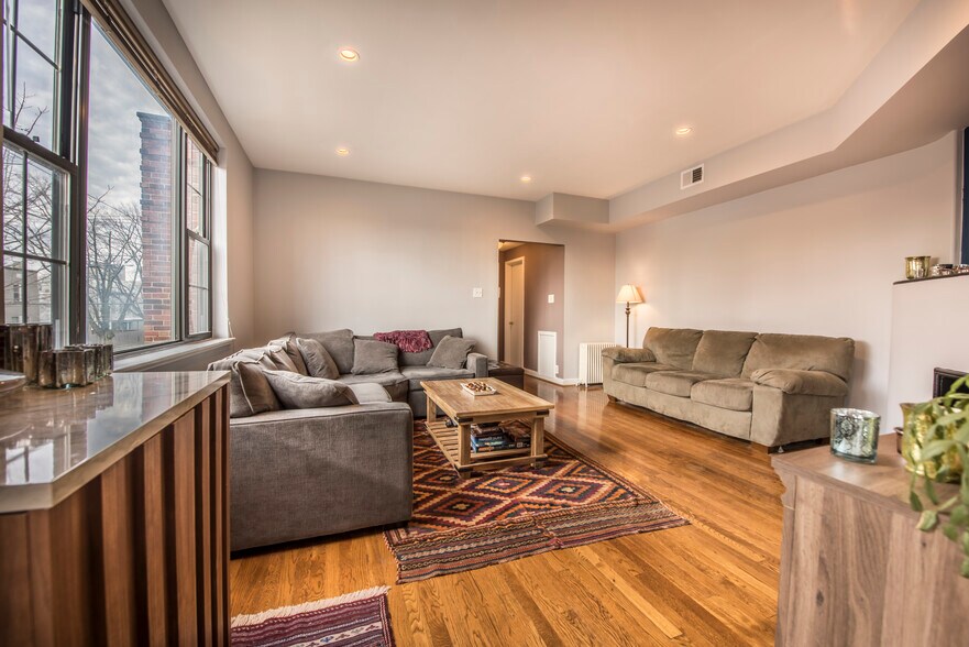Living Room2 - 433 Longfellow St. NW