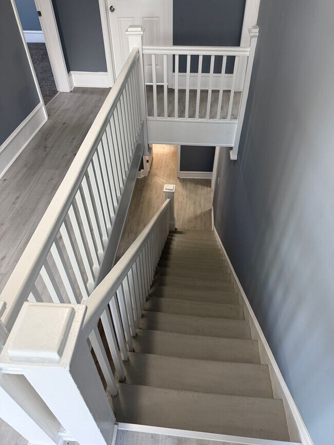 Building Photo - Amazing 7 Bedroom 2 bathroom updated home for rent in Burlington, NC