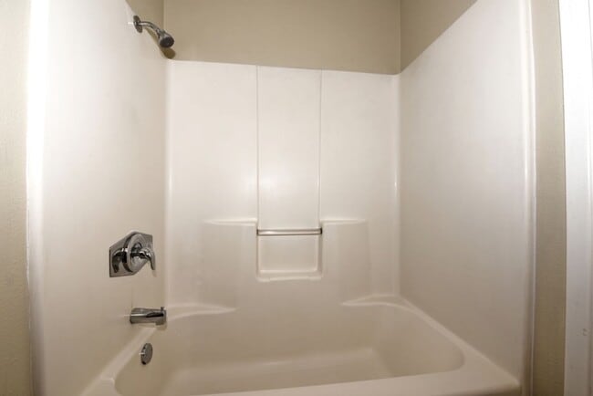 Building Photo - 3404-3404 Ridge Ash