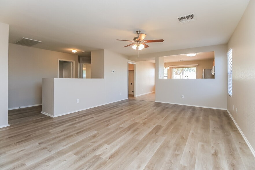 Building Photo - 1006 S Clancy Cir