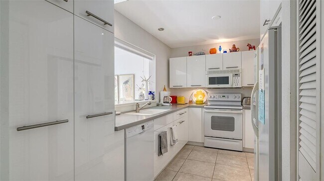 Building Photo - 1621 Clower Creek Dr
