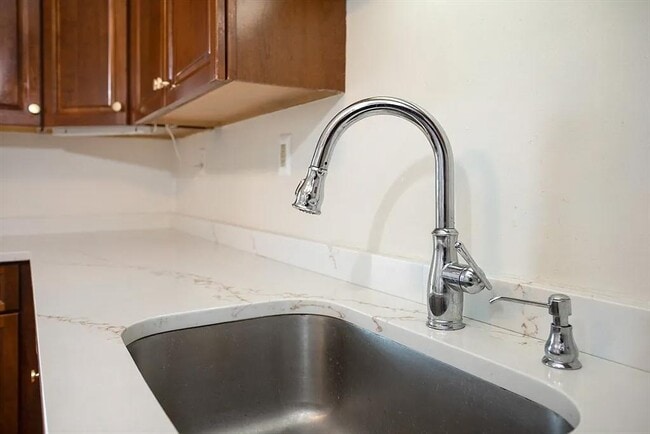 Building Photo - 401 Cabot St