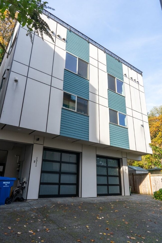 Building Photo - 3Bd/3.5Ba Seattle Townhouse