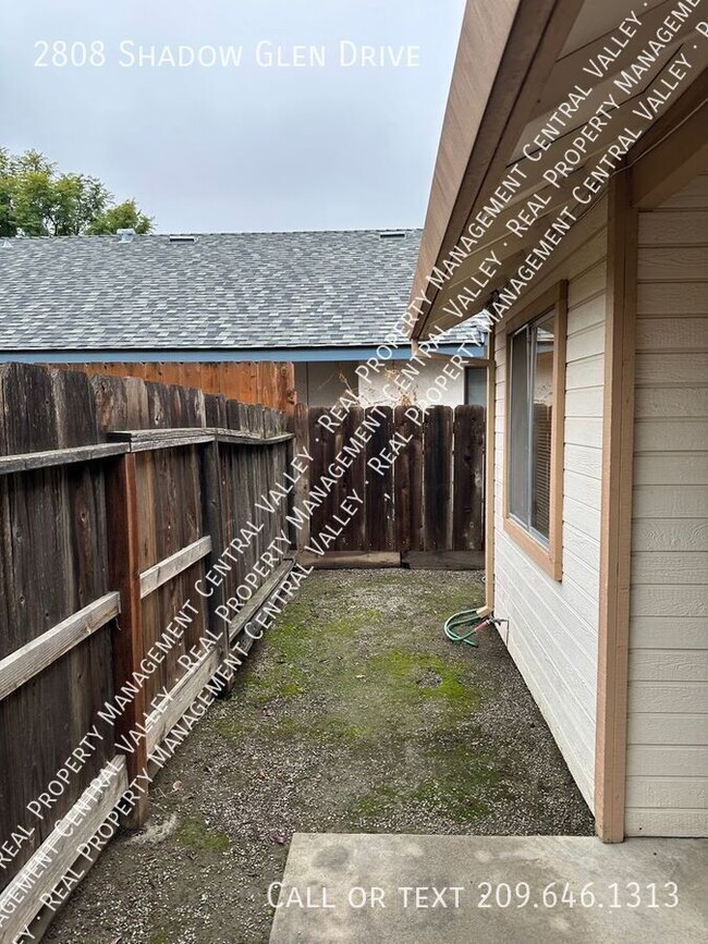 Building Photo - Modesto 2 Bedroom 2 Bath Duplex