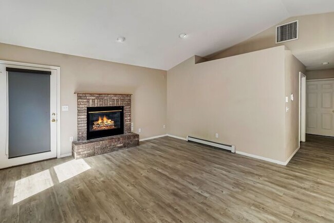 Building Photo - 3 bedroom home with fenced yard and garage...
