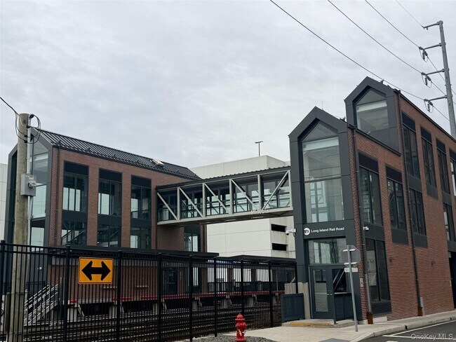 Building Photo - 90 Main St