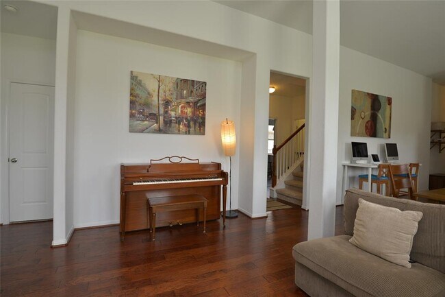 Building Photo - 18918 Cove Pointe Dr