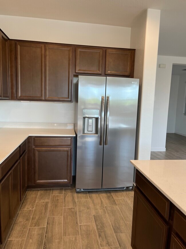 Building Photo - 9426 W Sells Dr