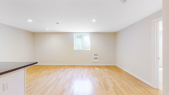 Building Photo - 740 Rhode Island St