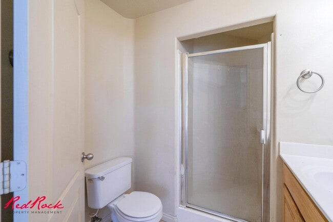 Building Photo - Fresh Carpet! Spacious 5-Bedroom Townhome