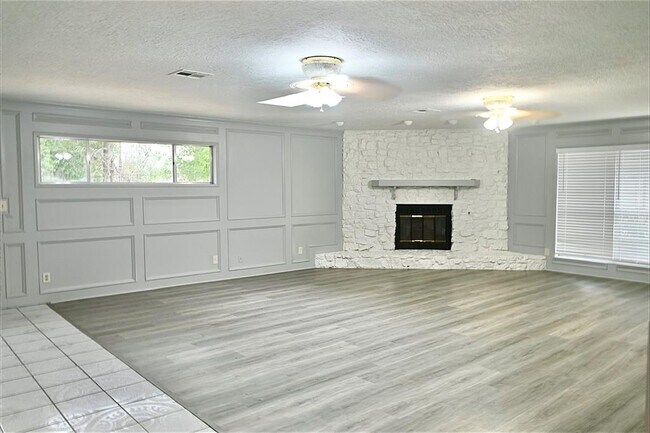 Building Photo - 202 Coronation Dr