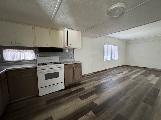 Building Photo - 1845 Coral Isle Dr