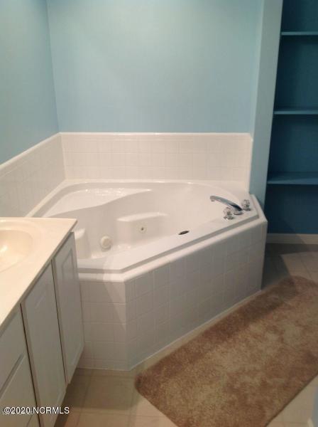 Building Photo - 2223 Locksley Woods Dr