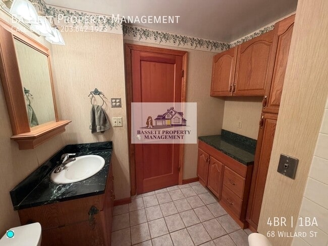 Building Photo - 68 Willard St