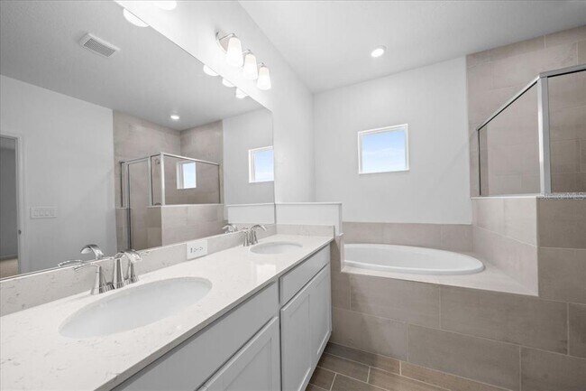 Building Photo - 8885 SW 68th Ter Rd