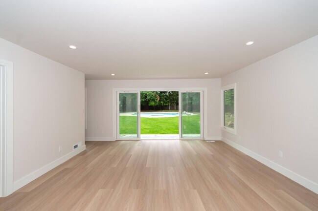 Building Photo - 9 Odell Pl