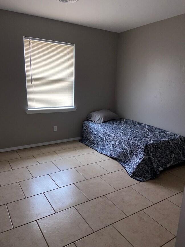 Building Photo - Ada, OK