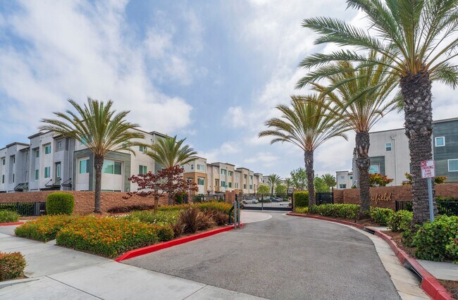 Building Photo - Beautiful Gardena Condominium in Gated Com...