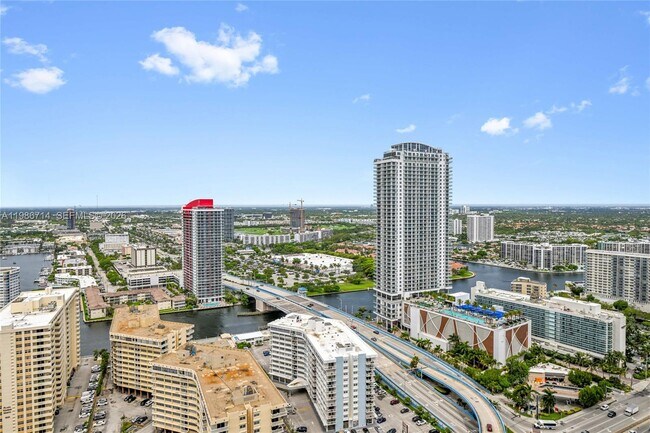 Building Photo - 1830 S Ocean Dr
