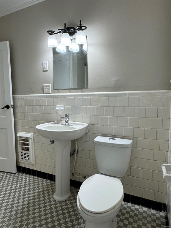 Building Photo - 19 Bradley Dr