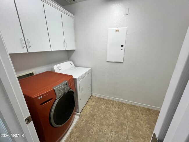 Building Photo - 4642 S Carmine Ln
