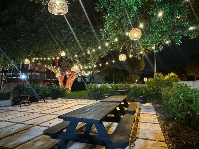 Building Photo - 605 Ives Dairy Rd