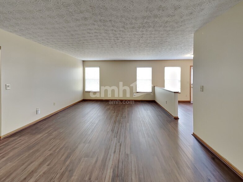 Building Photo - 461 Dover Pond Dr