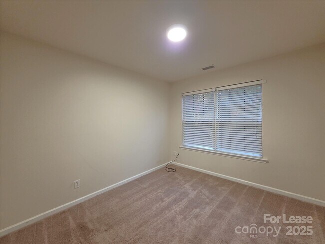 Building Photo - 3000 Old Ironside Dr