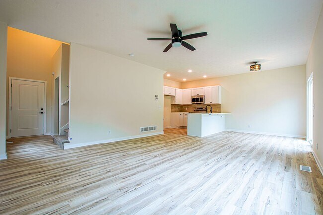 Building Photo - 7118 N 79th Ct