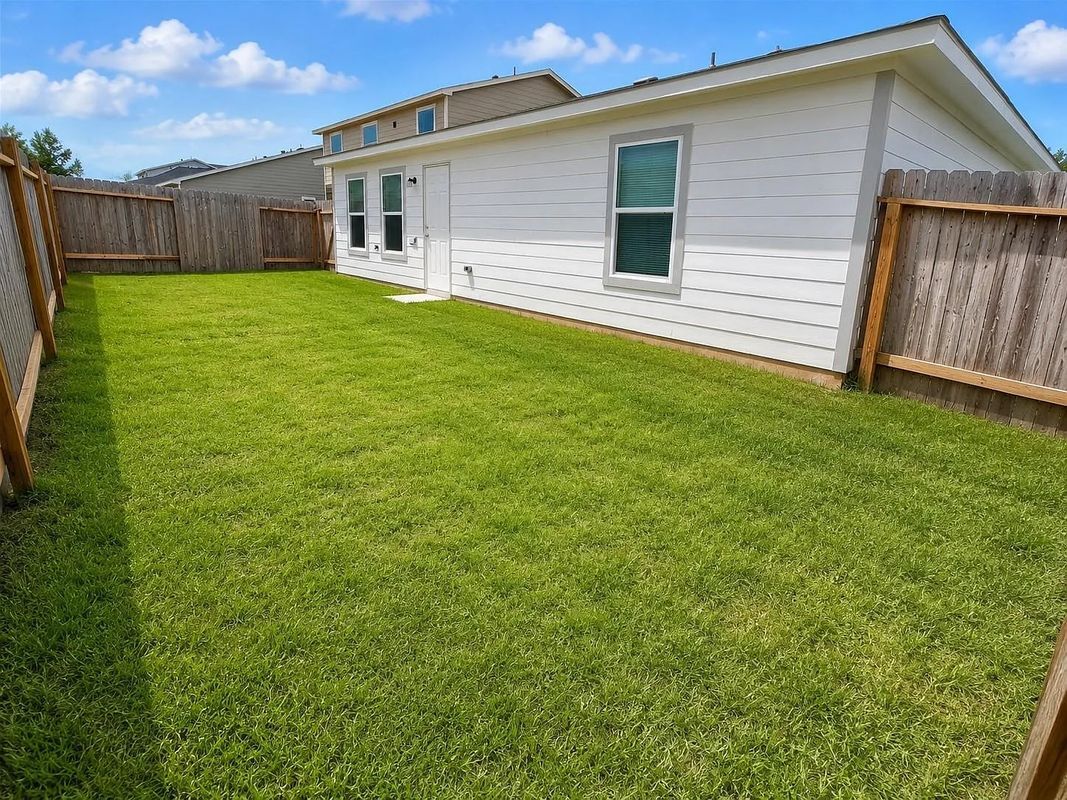 Building Photo - 15674 Briar Forest Dr
