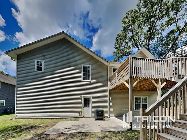 Building Photo - 5922 Graywood Cir SE