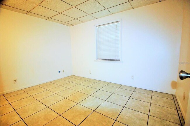 Building Photo - 521 20th St SW