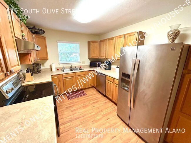 Building Photo - AVAILABLE NOW! FULLY FURNISHED 3 Bedroom /...