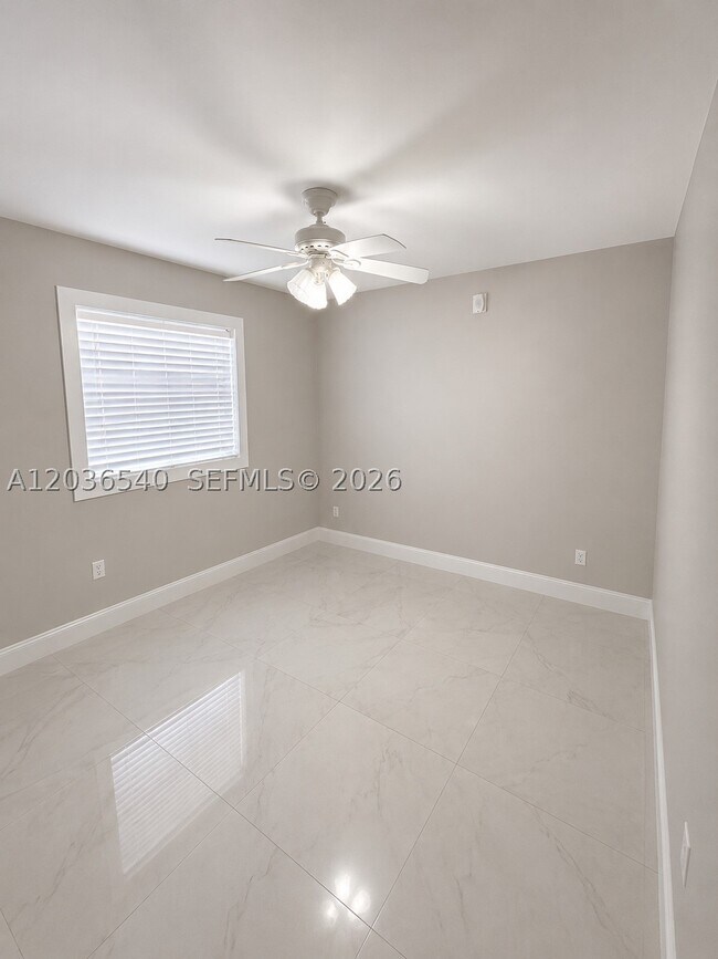 Building Photo - 4122 Collins Ave