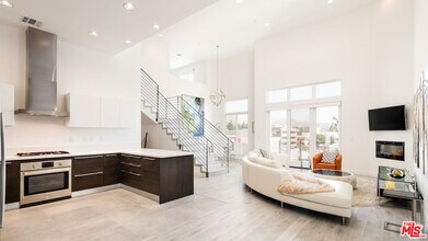 Building Photo - 118 S Kenwood St