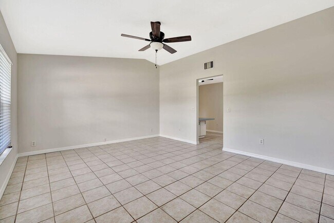 Building Photo - 8968 SE Pine Cone Ln