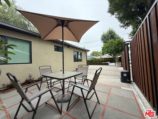 Building Photo - 18242 Rayen St