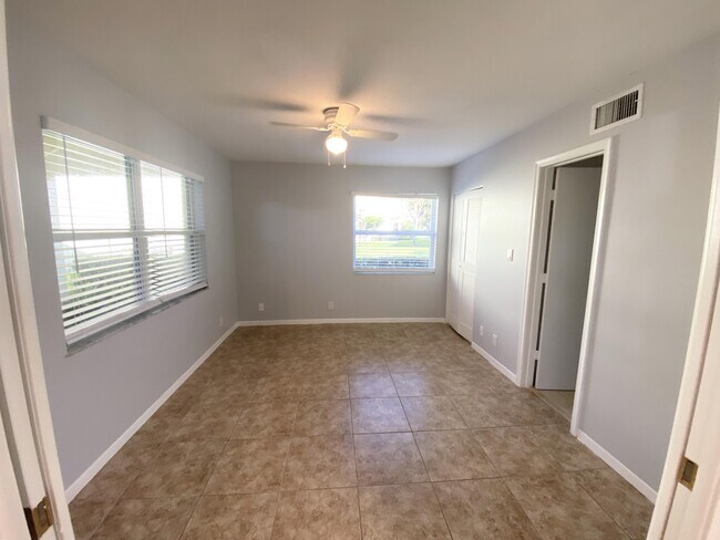 Building Photo - 1100 Boxwood Dr