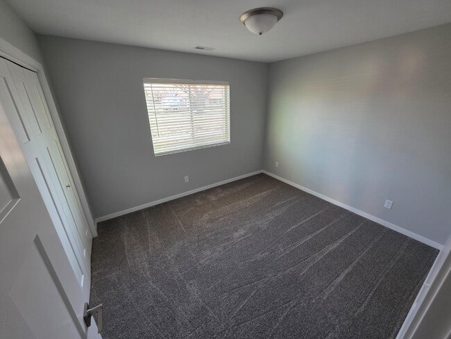 Building Photo - 2516 N Engleman Rd